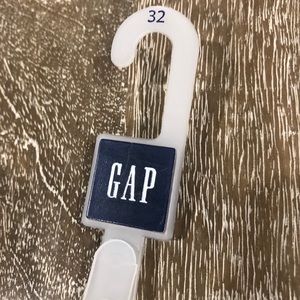 Men’s gap leather belt.  Size 32